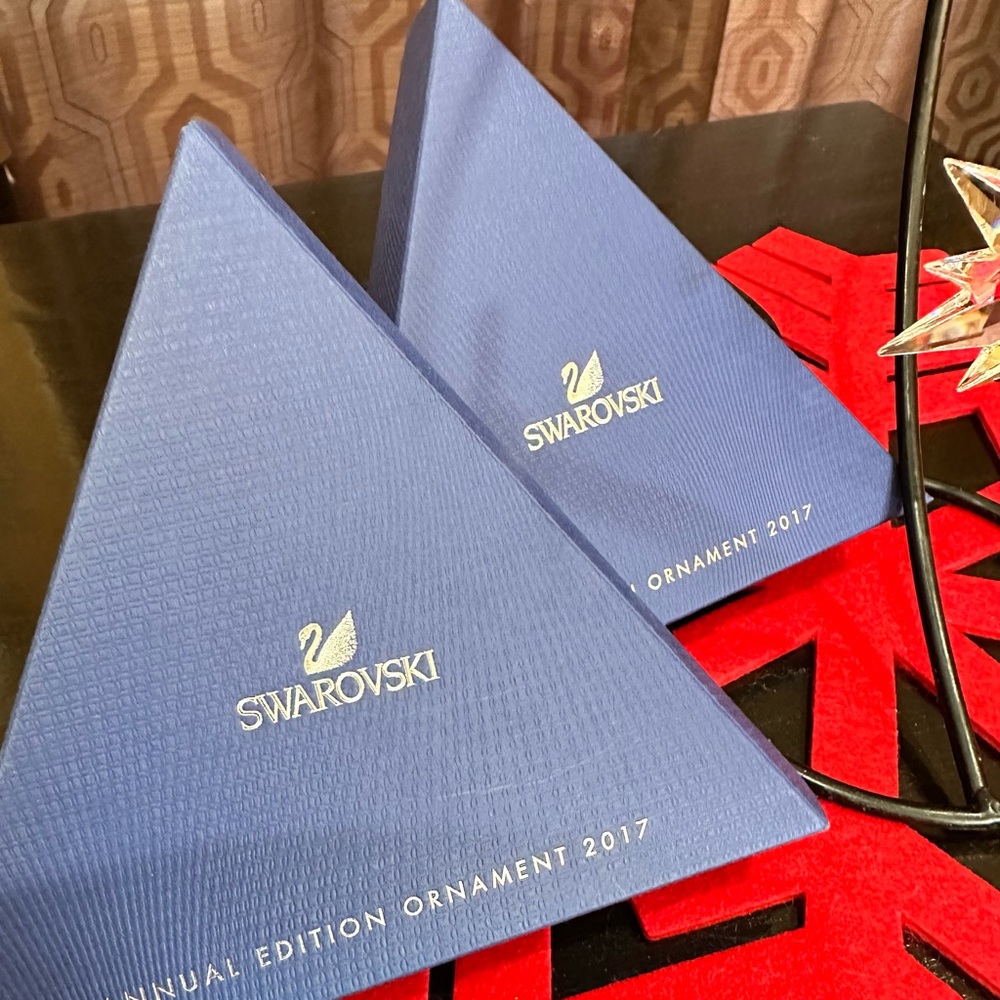 COPY - Swarovski 2017 Annual Ornament - Picture 2 of 4